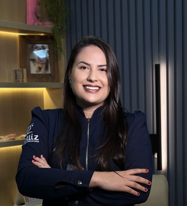 Dra. Naiara no consultório da Felliz